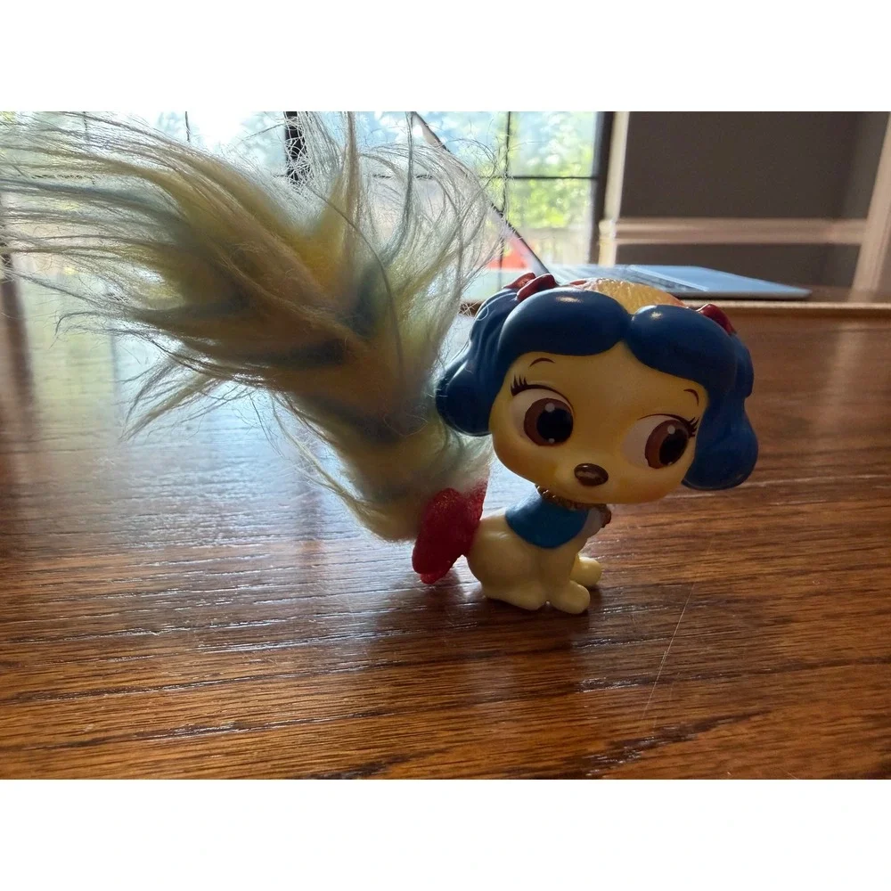 Disney Palace Pets Snow White Puppy Muffin Figure Blue Hair Red Bows Toy
